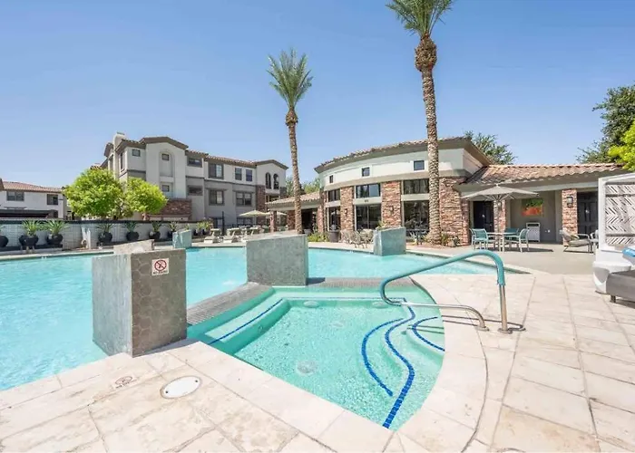 Apartment Boulevard Luxe Loft By Stadium Pool Parking Gym 04