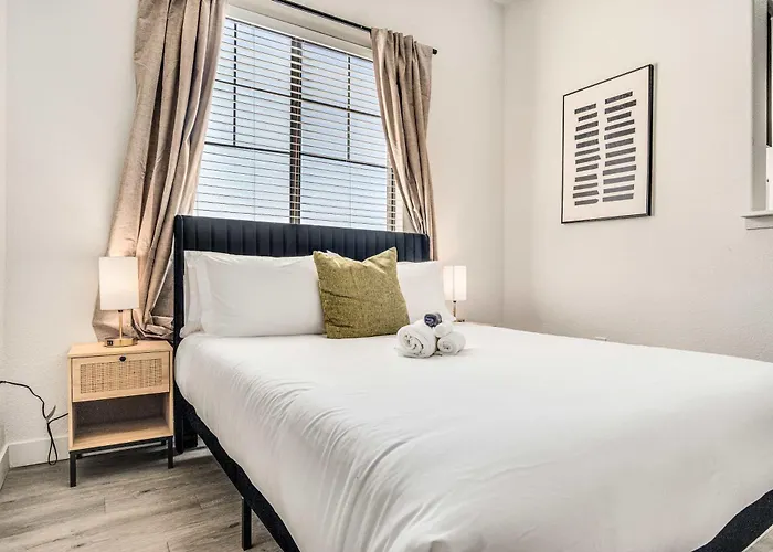 Boulevard Luxe Loft By Stadium Pool Parking Gym 04 * Glendale